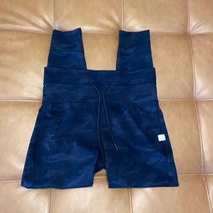 Womens Vuori size large leggings